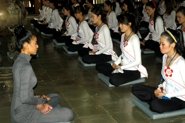 nhan sac gia bao nhieu