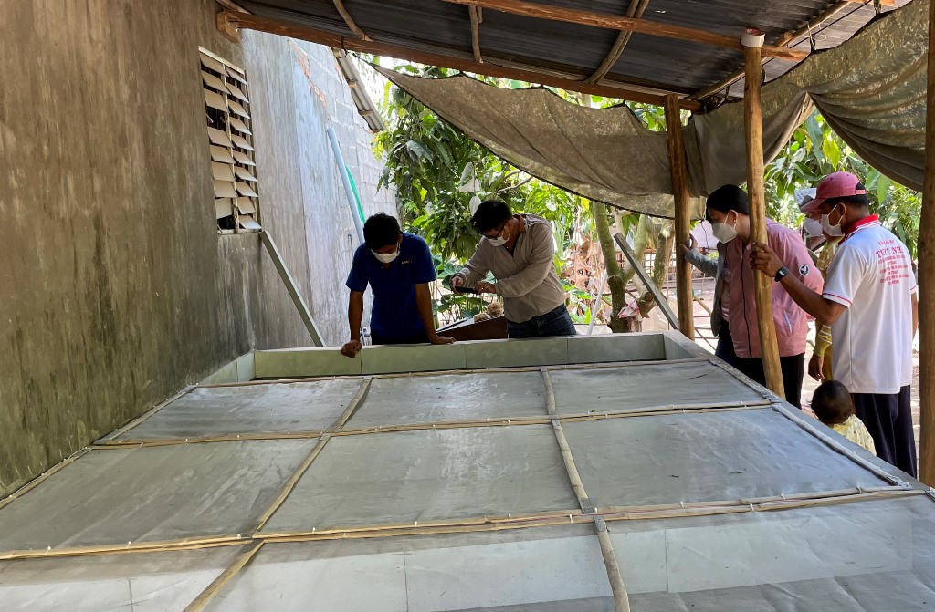 Nuôi dế Thái Lan dễ như ăn kẹo, anh nông dân An Giang nuôi đến đâu bán hết veo đến đó 1 t10 1656334088066 16563340890991508049040