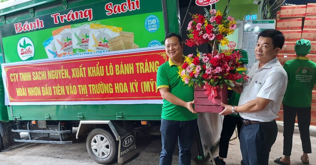Anh nông dân 8X tuổi Mão ở Bình Định làm bánh tráng đặc sản xuất khẩu sang Mỹ thu tiền tỷ/năm 1 anh 2 anh vinh 16744799801541998137556 0 65 577 1167 crop 167448050381850877214