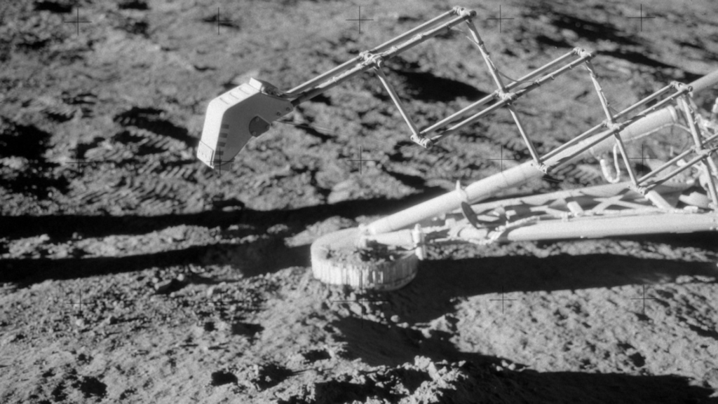 Excavating lunar soil pillars