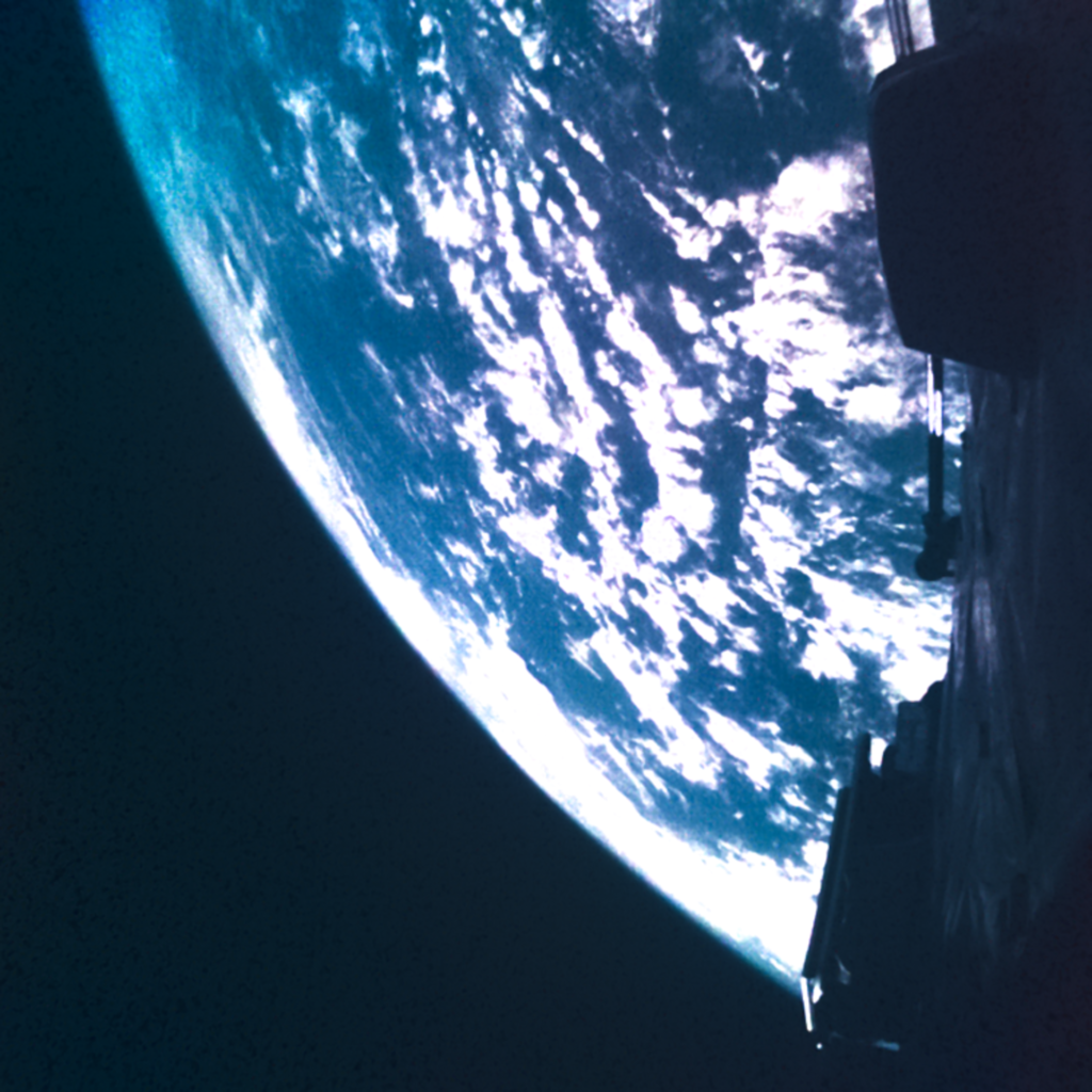 Juice leaves Earth pillars