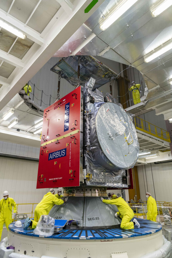 Juice meets Ariane 5 pillars