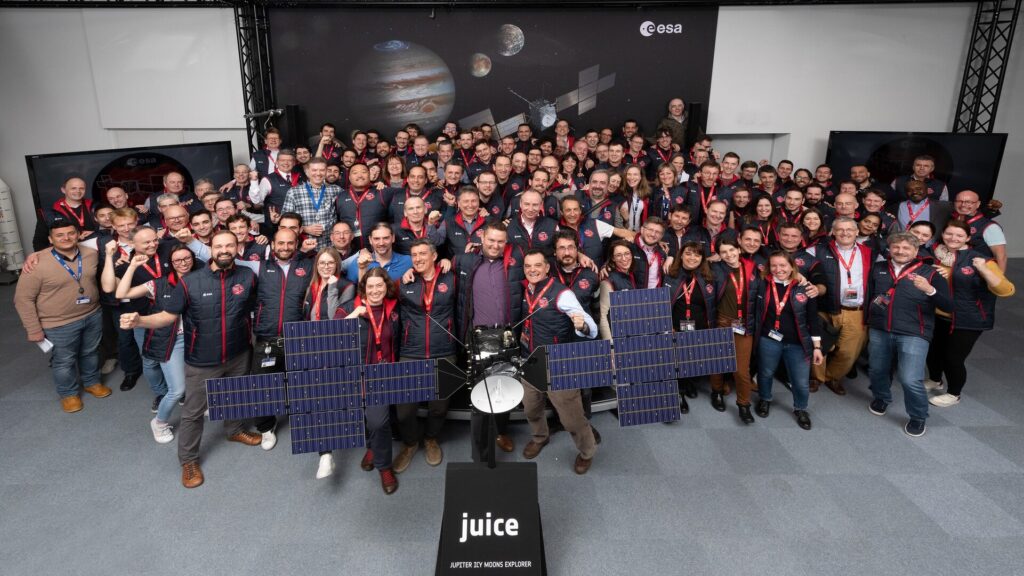 Mission control GO for Juice launch pillars