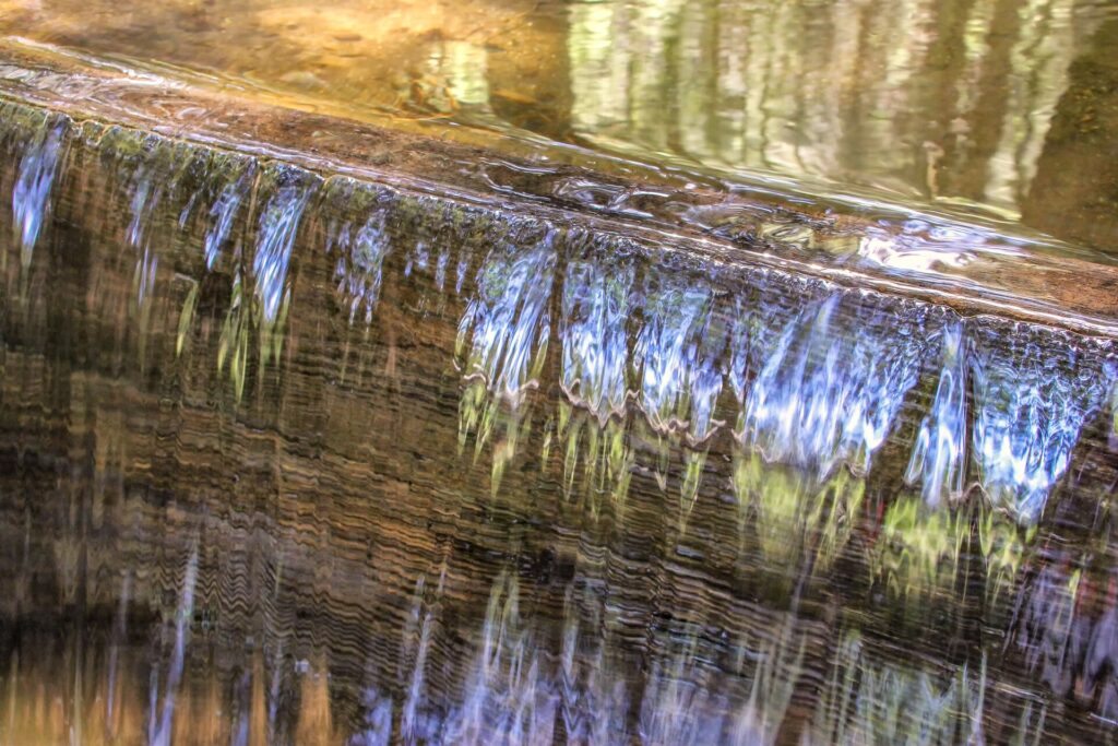 Water runoff pillars