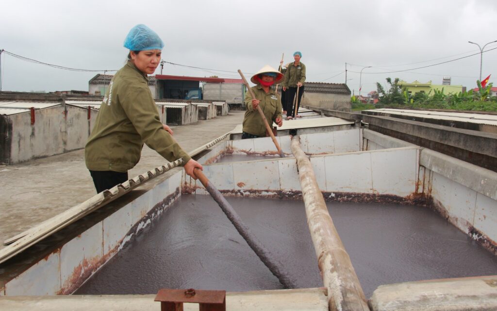 Một ông nông dân Nam Định thu hơn 1 tỷ nhờ làm nước mắm, mắm tôm "quốc hồn quốc túy" 1 a1 16819234204841720913927 83 0 1333 2000 crop 16819236278721651979849