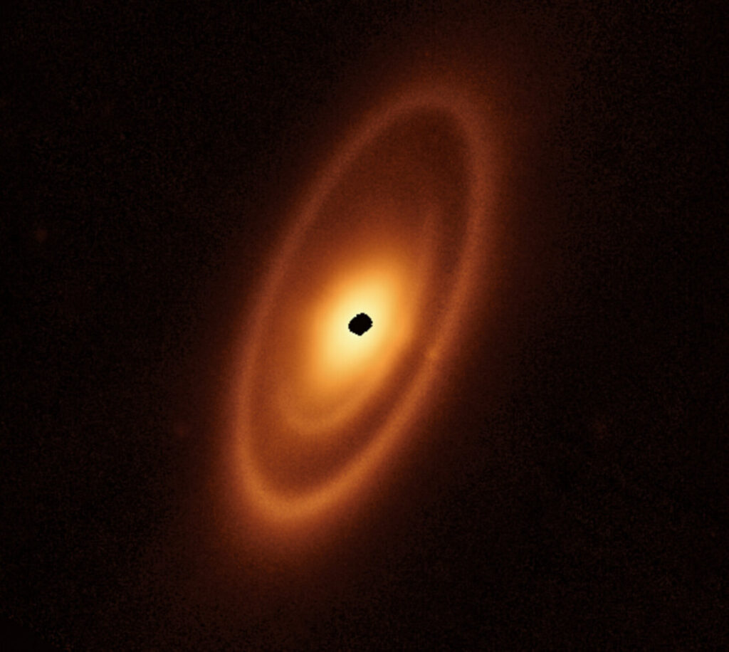 Webb inspects dusty debris disc around Fomalhaut pillars