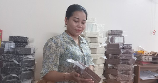 Cấy lúa làm gạo rươi, ai cũng đòi mua ở Hải Phòng, chị là Nông dân Việt Nam xuất sắc 2023 1 dai dien cam gao 16909325009142225648 0 0 577 1102 crop 16909325041911816720004