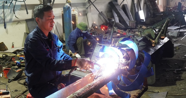 Một nông dân Bắc Ninh sáng chế, chế tạo thành công nhiều loại máy phay lên luống 5 trong 1 1 nong dan viet nam xuat sac 2023 phung van nam bac ninh 2 16971936546752079502623 59 0 1106 2000 crop 1697193704854431795038
