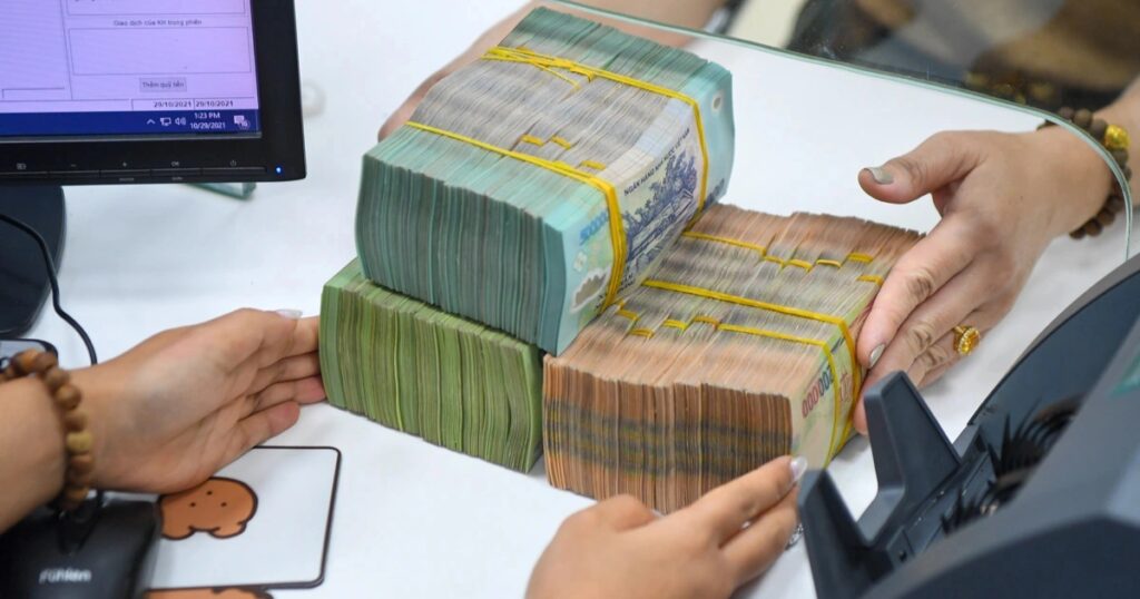 Gửi ngân hàng gần 950 tỷ đồng, công ty địa ốc nhận lãi 252 triệu đồng/ngày 1 bankcash crop 1668737709237