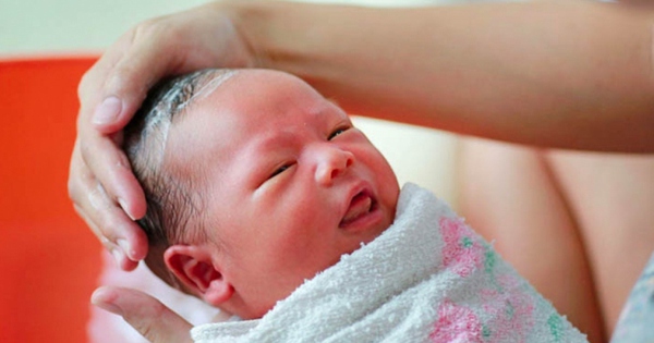 Có nên tắm thường xuyên cho trẻ sơ sinh vào mùa lạnh? 1 tamchotresosinh 1704961065528 1704961067134110209198 0 69 582 1000 crop 1704962436210147155381