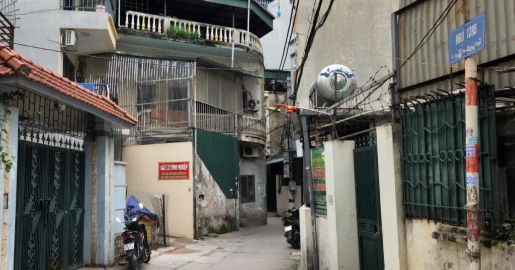Giá nhà diện tích nhỏ trong ngõ ở Hà Nội ngang ngửa biệt thự 1 4326088709190941032842002598502994079185762n 1 edited edited edited crop 1713165287984