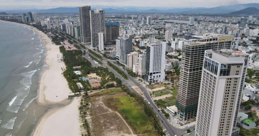 Bất động sản nghỉ dưỡng năm nay có kỳ vọng phục hồi? 1 dji0214 crop 1711439315908