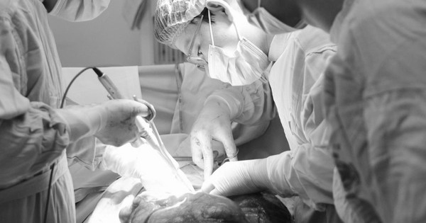 Hy hữu: Nam thanh niên 23 tuổi vác khối u khủng nặng đến 8kg trong bụng 1 4489470888674246887541077454795056815599299n 17195545238251415720917 732 0 1535 1284 crop 1719554802382375759157