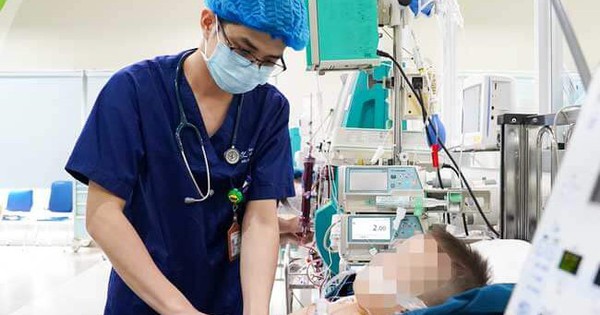 Bé trai 3 tuổi hôn mê sâu, tiên lượng nặng do cấp cứu đuối nước sai cách 1 dsc05346 1723539809319 1723539810467833391296 109 0 515 650 crop 17235402392891316901966