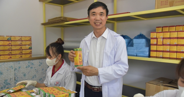 Một lương y bốc thuốc Nam gia truyền nổi tiếng Quảng Ninh được chọn Nông dân Việt Nam xuất sắc 11 nong dan viet nam xuat sac 2024 den tu quang ninh vo su luong y nguyen van manh 4 1724081260042243001162 162 0 1502 2560 crop 1724083158188920950498