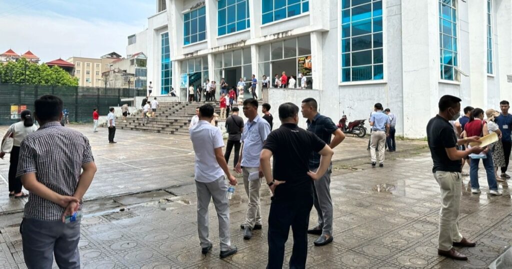 Huyện Hoài Đức tạm dừng đấu giá 52 thửa đất, trả lại tiền cọc 1 z5745836374062faaece4c33c48587498ecc6bea2331ef crop 1724054988664