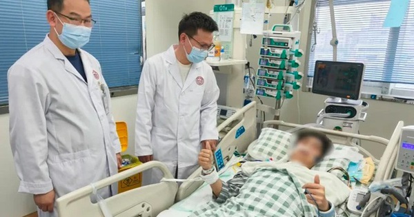 Thanh niên 18 tuổi bị đột quỵ lúc nửa đêm thừa nhận một sai lầm nhiều người Việt mắc phải 1 dot quy do thuc khuya 1728272331664442019185 0 0 402 643 crop 1728272425974591597513