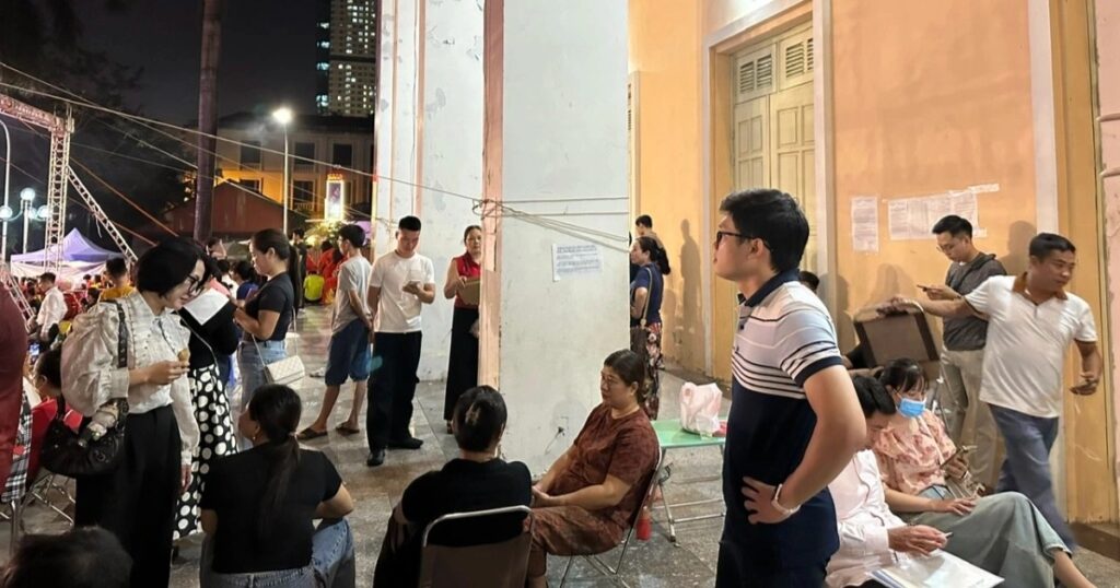 Đấu giá đất quận Hà Đông: 14 tiếng mới xong, cao nhất giá 262 triệu đồng/m2 1 z5947675485887cbd42e3a1c7daa87c7be5e1f707b5b30 crop crop 1729356100892