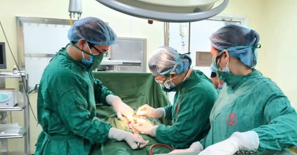 Mổ lấy thai thành công cho sản phụ viêm ruột thừa cấp, bác sĩ chỉ ra nếu có các dấu hiệu này cần đi khám ngay 1 viem ruot thua 1735011215226538545357 0 0 392 627 crop 17350115562631377731141