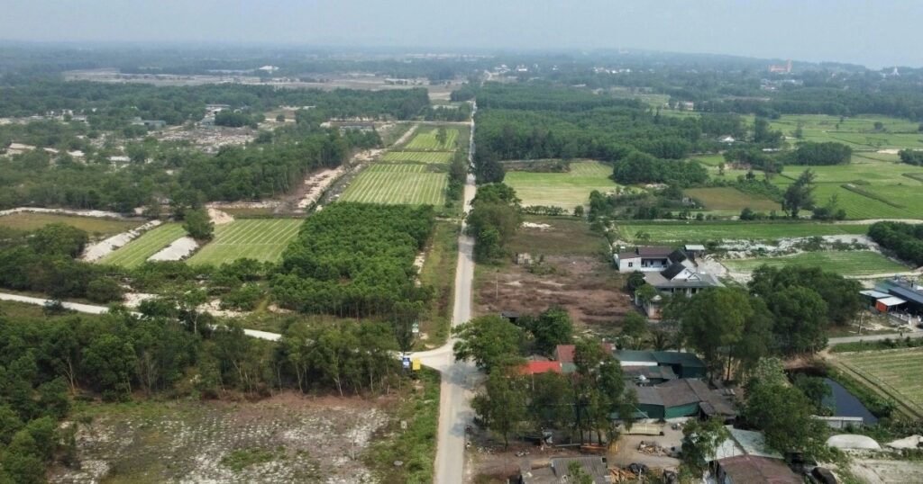 lang que noi co nuom nuop ve rao ban dat nhu buon rau gio ra sao 4 edited crop 1742958139198