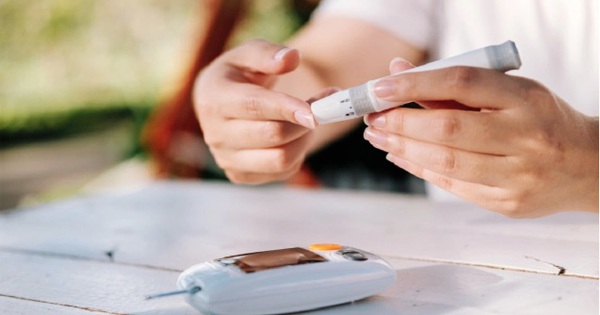 Nắng nóng, 3 việc người bệnh tiểu đường nên làm để ổn định đường huyết, phòng ngừa biến chứng 1 nguoi benh tieu duong ha duong huyet khi troi nong5 17465196368221393800720 0 0 398 637 crop 17465198041731219758039