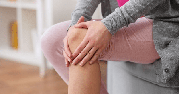 Bất ngờ 7 nguyên nhân gây thoái hóa khớp gối, phụ nữ U50 cần cảnh giác 1 thoai hoa khop goi tran dich khop goi 17465015825791376476234 0 0 320 512 crop 1746502357867302329566