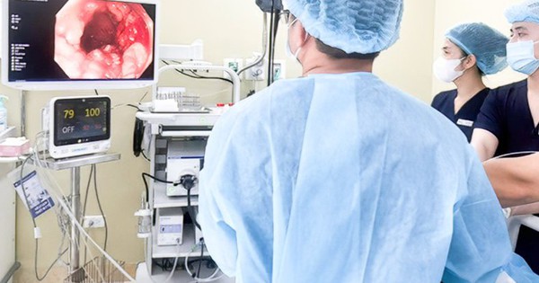 Phát hiện hàng trăm polyp bám chi chít trong ruột nam sinh 17 tuổi từ dấu hiệu nhiều người Việt bỏ qua 1 benh nhan mac da polyp 17510064959652051019292 73 0 565 788 crop 175100687518829145142