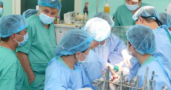 Bé trai 15 tháng tuổi hồi sinh kỳ diệu nhờ ghép gan của một người đàn ông 1 ghep gan 1 16303362 1749215498544 17492154989091398404700 40 104 405 688 crop 17492155791771199368084