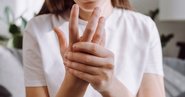 Người phụ nữ 31 tuổi ở Hà Nội bất ngờ liệt tứ chi từ dấu hiệu nhiều người Việt bỏ qua 1 u tuy co5 17502350109841244797909 0 78 450 798 crop 17502350260461059807081