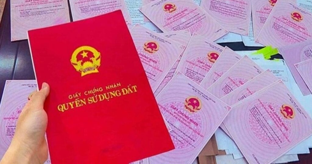 Bị từ chối xác nhận đất ở dù sổ đỏ ghi đất thổ cư thời hạn sử dụng lâu dài 1 thu tuc sang ten so do theo quy dinh moi tu ngay 17 nguoi dan can biet cropped cropped 1752779862651