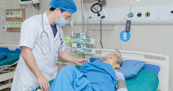 Người đàn ông bị vỡ u gan nhập viện cấp cứu vì 1 sai lầm nhiều người Việt mắc phải 1 ung thu gan 1752720278674400150702 85 0 1365 2048 crop 1752720651099800535201