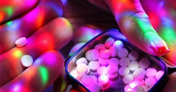 Cô gái 21 tuổi đánh mẹ, 'cười một mình vô cớ' vì rối loạn tâm thần do ma túy 1 ma tuy tong hop 16966853848491752926787 1754988649831 1754988649975935382926 0 25 480 793 crop 17549887079051901162056