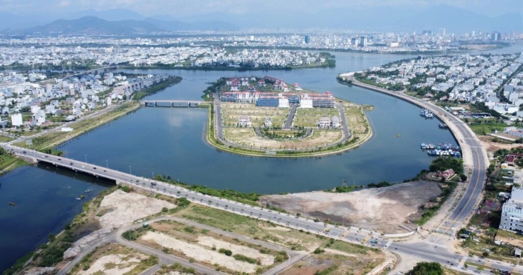 Truy dấu việc thổi giá, thao túng thị trường bất động sản Đà Nẵng 1 dat da nanghoai son1 cropped 1760350461484