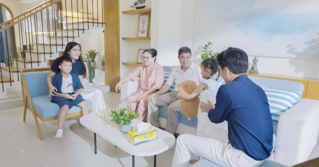 anh 2 gia dinh da the he cropped 1763023017768