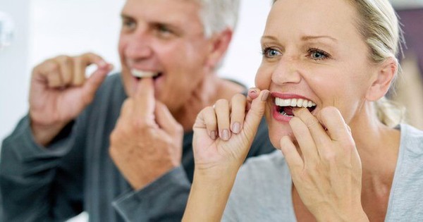 Để không bị mất răng, tụt nướu: Sau 60 tuổi, tốt nhất nên thay đổi 3 thói quen đánh răng này 1 cam nang cham soc rang mieng 4 1762948688336 17629486885791406676952 2 0 379 720 crop 17629489145701416772281
