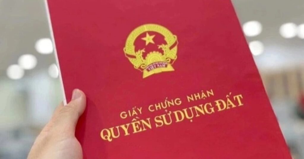 Từ hôm nay, người dân có thể nộp sổ đỏ qua ứng dụng VNeID 1 tu hom nay nguoi dan co the nop anh so do tren vneid cropped 1762839668465
