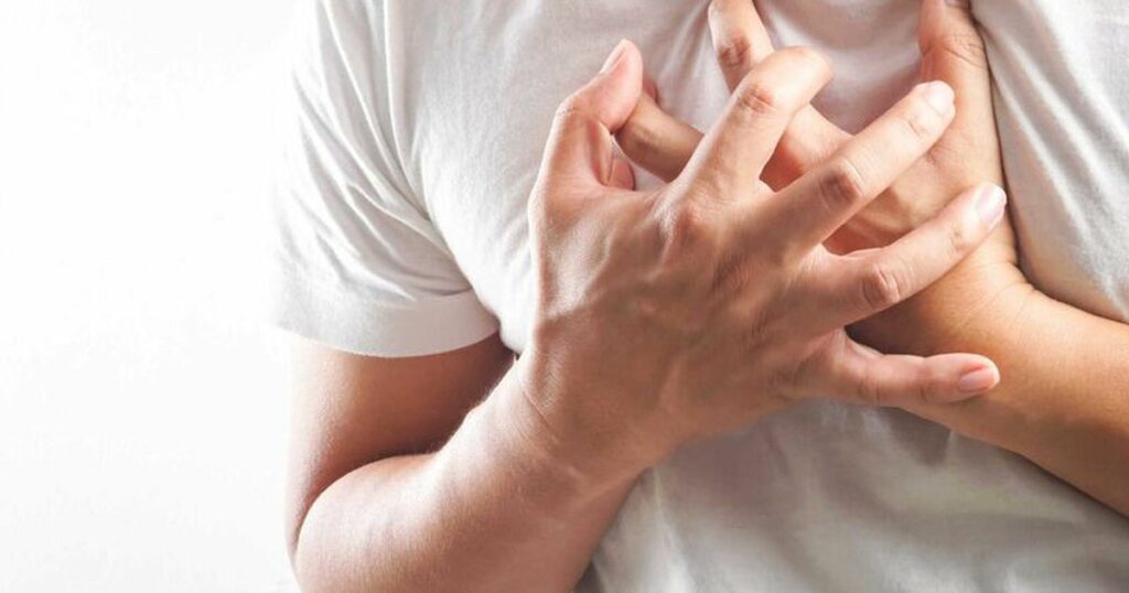 Người đàn ông 49 tuổi bị tràn khí màng phổi thừa nhận một sai lầm suốt 30 năm nhiều người Việt mắc phải 1 tran khi mang phoi 17652740972491102571845 10 0 510 800 crop 1765274174849764945126
