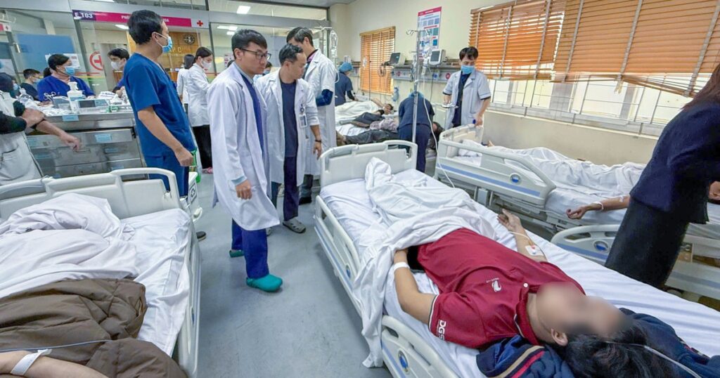 Thông tin mới nhất về tình trạng sức khỏe của 15 trường hợp vụ cháy rạng sáng nay ở ngõ 82 Trần Cung, Hà Nội 1 bve 7 1767757598869304419458 230 0 1510 2048 crop 17677576094321593595492