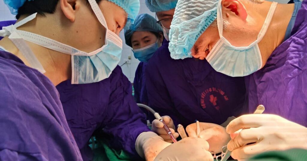 Người đàn ông phát hiện mắc cùng lúc 2 bệnh ung thư từ dấu hiệu nhiều người Việt mắc phải 1 ung thu da day ung thu dai trang 17676273509562142726399 160 0 1060 1440 crop 17676274774482069384772