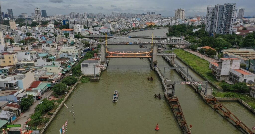 cong chongngap tphcmnamanhdji0231 edited cropped 1760947356768