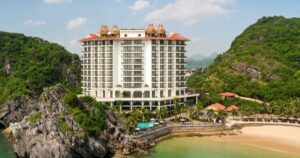 hai khach san lon o viet nam ve tay chu moi cropped 1771995317442