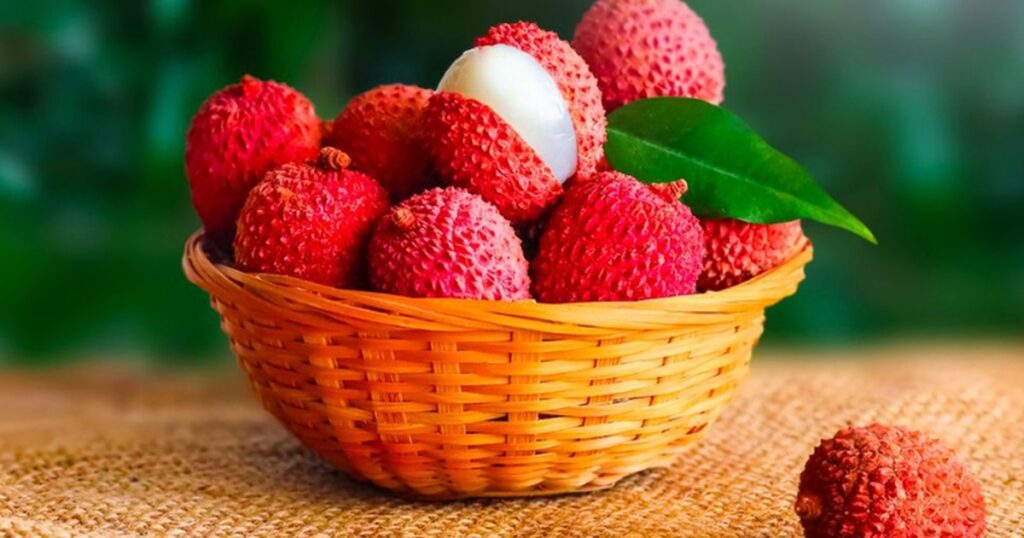 Chuyên gia cảnh báo: Ăn vải sai cách có thể khiến đường huyết tăng vọt, nhớ kỹ 3 điều này để tránh hại sức khỏe 1 anvaithieucototkhongannhuthenaototchosuckhoe3d7fd0dd3f6 1781011617116 1781011617328416763088 0 0 469 750 crop 17810116343311359918553