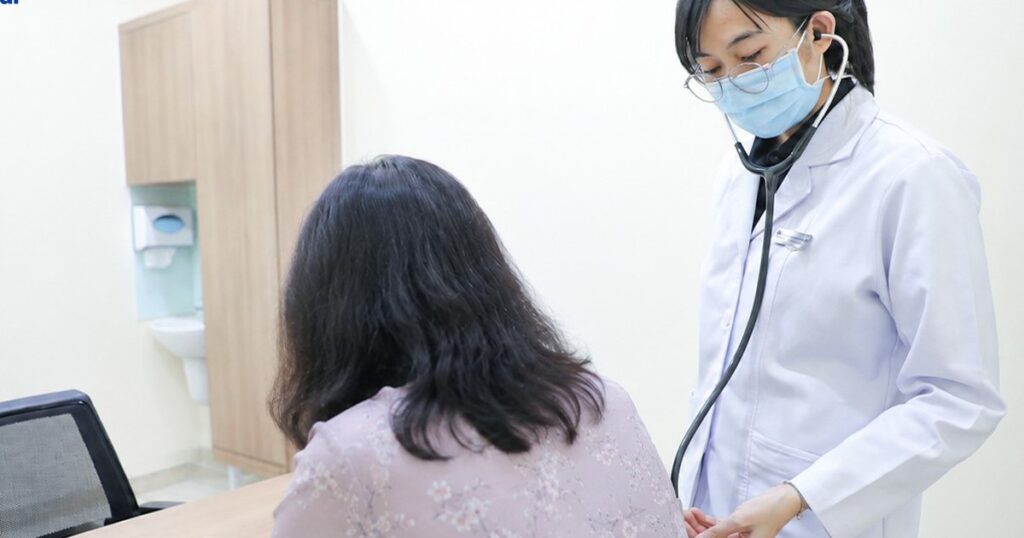 Ho kéo dài suốt 3 tuần, người phụ nữ 69 tuổi đi khám bất ngờ phát hiện mắc ung thư hạch 3 ung thu hach 17842796261851692624516 29 185 662 1198 crop 17842797236031659076729
