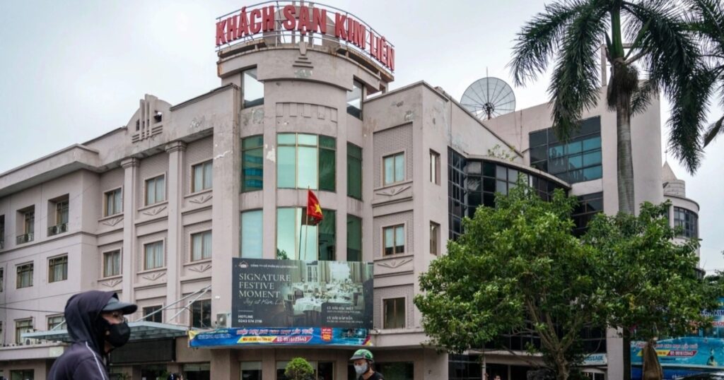 Giá phòng khách sạn Kim Liên trước khi xây tháp đôi tỷ USD bao nhiêu? 1 ks kim lien cropped cropped 1786777761177