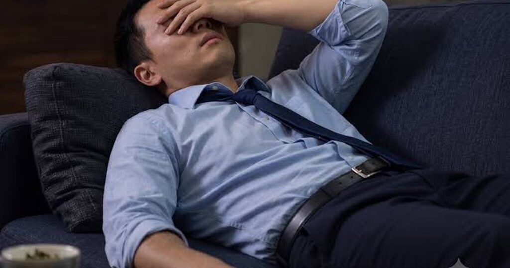 Người đàn ông 66 tuổi đột quỵ lúc rạng sáng: Dấu hiệu nhiều người Việt tuyệt đối không được bỏ qua 2 dot quy luc rang sang 1790321375362206357627 40 0 443 645 crop 1790321394074277347781