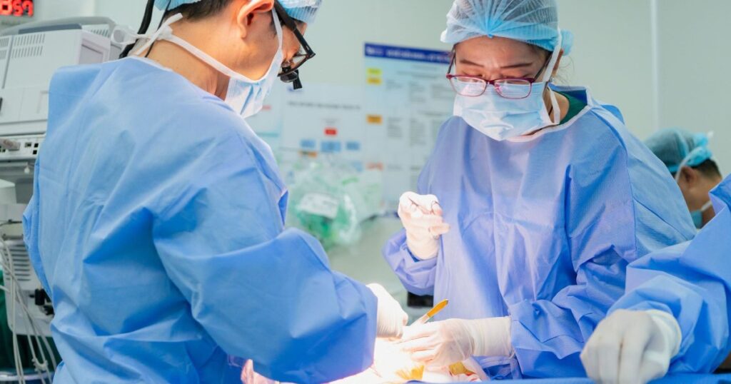 Chóng mặt, huyết áp 2 bên chênh nhau, người đàn ông 70 tuổi đi khám phát hiện hẹp mạch máu nuôi não 2 huyet ap 1789960057265167884857 88 0 838 1200 crop 17899600936201492844230