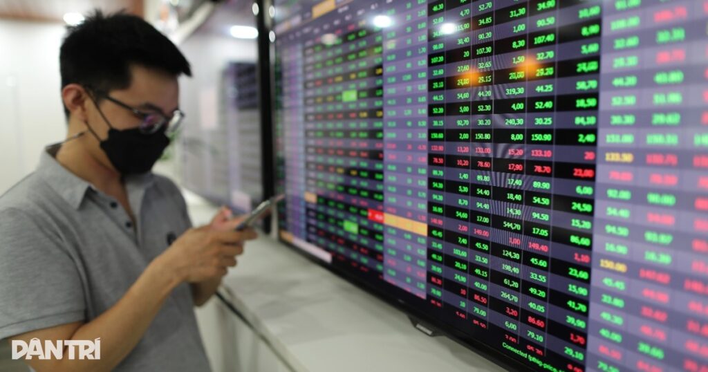 GDP quý III tăng gần 10%, sao chứng khoán vẫn lao dốc? 1 chung khoan hai long 9 cropped 1791042743833