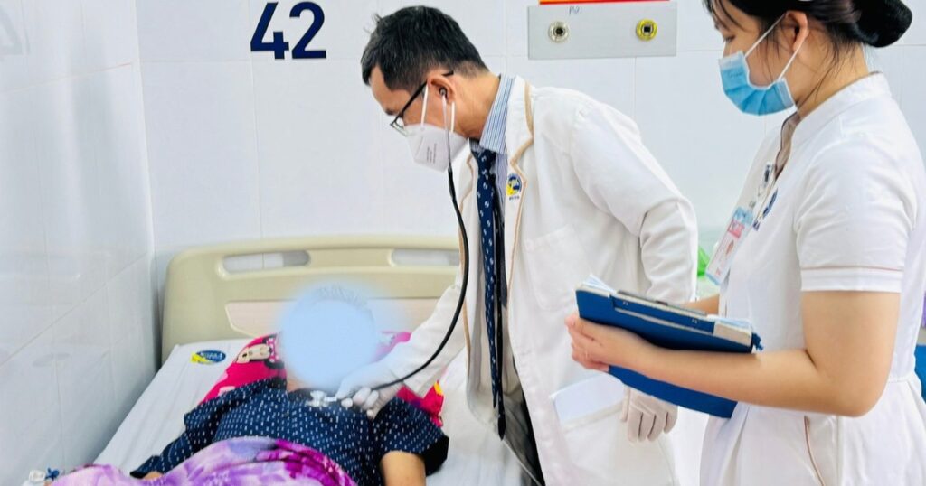 Người đàn ông 49 tuổi phát hiện lao phổi sau dấu hiệu khiến nhiều người lo lắng 2 ho ra mau 17919871326911371493658 149 251 1136 1831 crop 17919871594341326899451