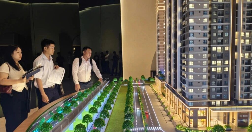 Doanh nghiệp bất động sản giải thể tăng mạnh dù vốn ngoại vẫn đổ vào 1 khach xem du an edited cropped cropped 1791007959657