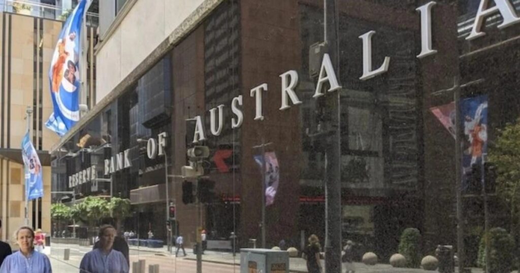 Lãi suất tăng cao, giá bất động sản Australia giảm 6 tháng liên tiếp 1 ngan hang trung uong australia cropped cropped 1792289804271